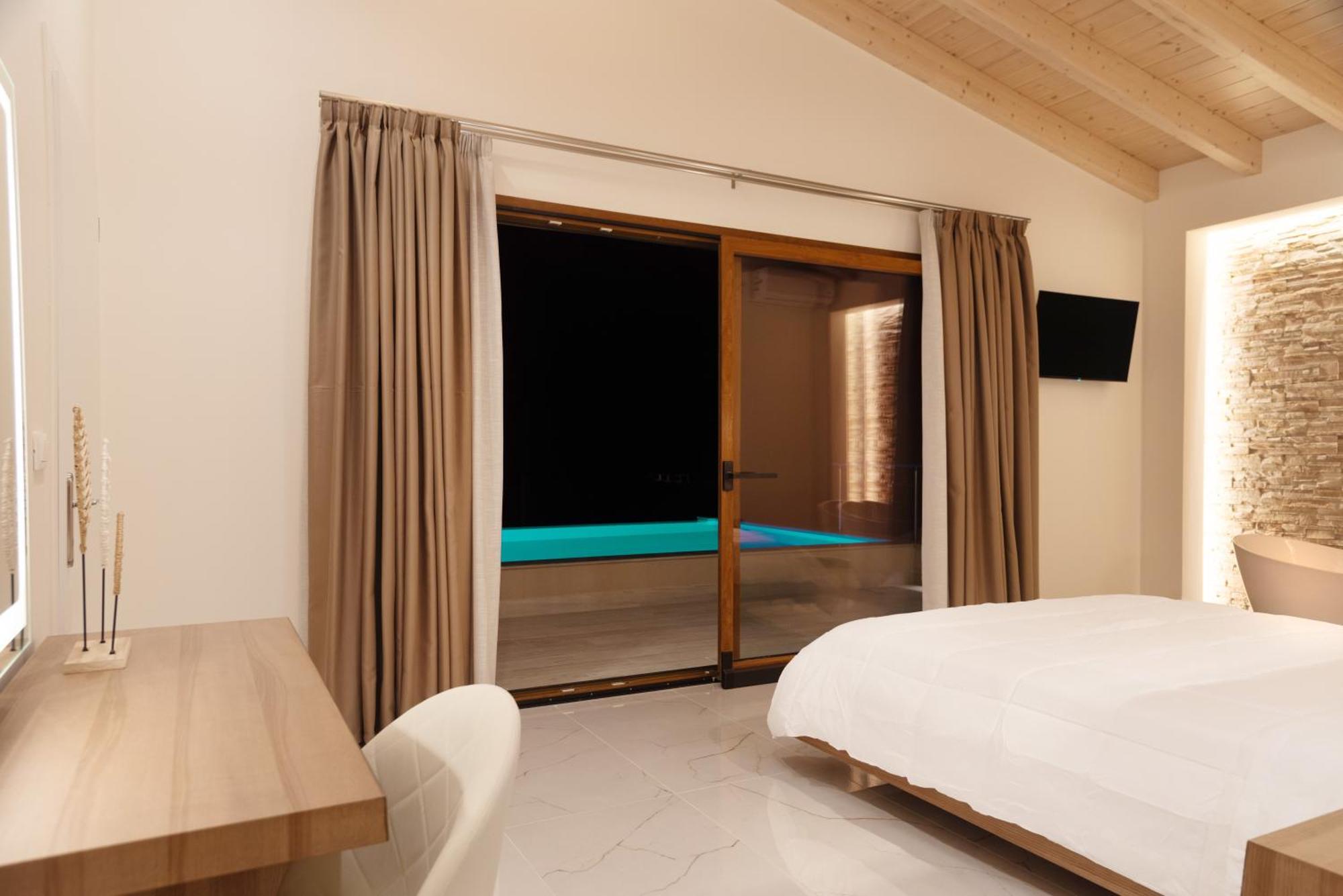 Villa Vasillis-Heated Swimming Pool With Infinity View Vitaládes エクステリア 写真